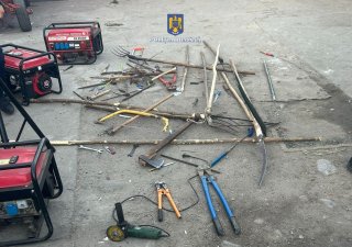 Trei b�rbați arestați �n scandalul botezului de la Teiș